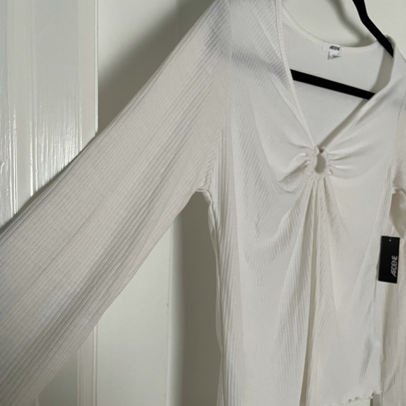 Ring Detailed Cut Long Sleeve Top - Picture 5 of 9